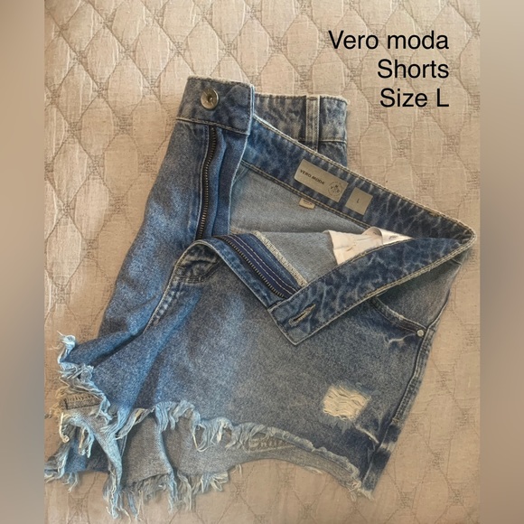 Denim shorts - Picture 3 of 5